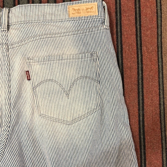 Striped Blue Levi’s Women's Shorts - Picture 4 of 5